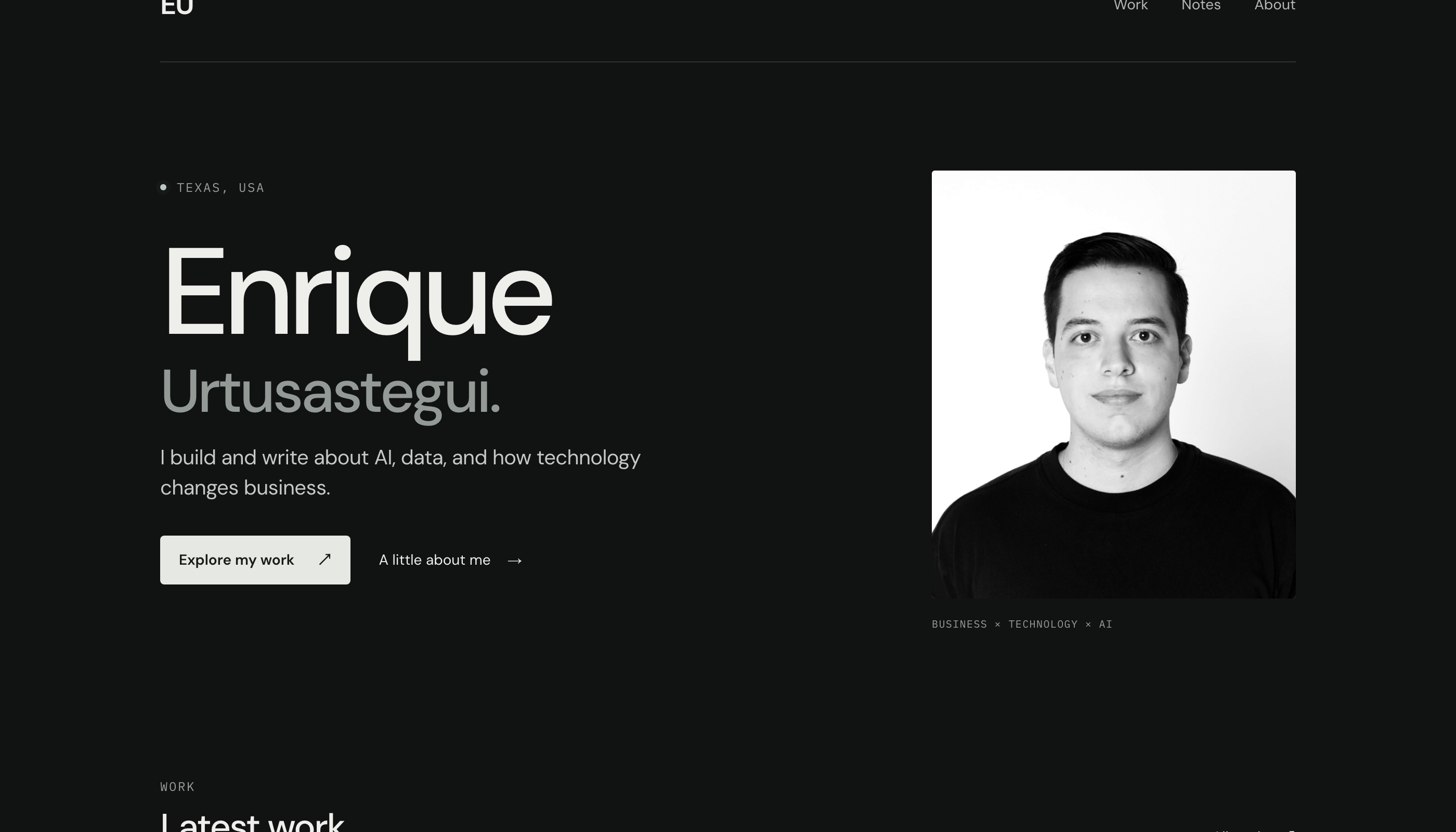 Homepage of enriqueurtu.dev, with a monochrome portrait and dark layout